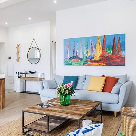 Sunlight - Archibald - Port Area, 2 Bedrooms, Stunning With Balcony & Parking Appartement *