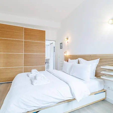 Sunlight - Archibald - Port Area, 2 Bedrooms, Stunning With Balcony & Parking