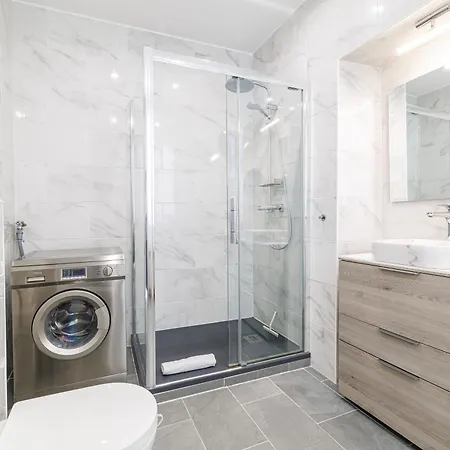 Appartement Sunlight - Archibald - Port Area, 2 Bedrooms, Stunning With Balcony & Parking