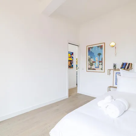 Sunlight - Archibald - Port Area, 2 Bedrooms, Stunning With Balcony & Parking Appartement