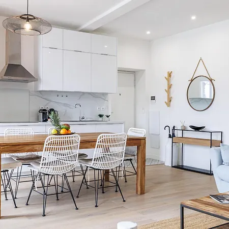 Appartement Sunlight - Archibald - Port Area, 2 Bedrooms, Stunning With Balcony & Parking