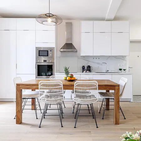 Sunlight - Archibald - Port Area, 2 Bedrooms, Stunning With Balcony & Parking * Nice