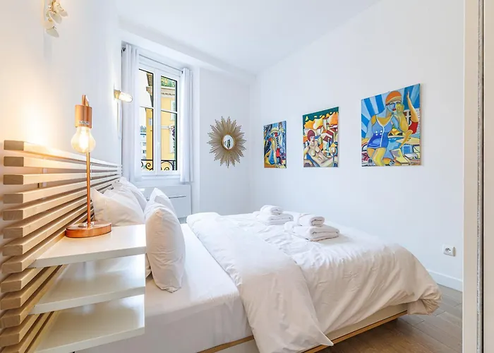 Sunlight - Archibald - Port Area, 2 Bedrooms, Stunning With Balcony & Parking *