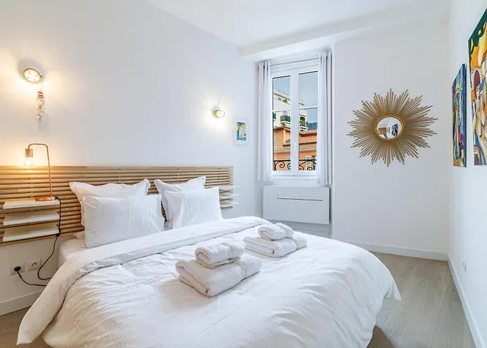 Sunlight - Archibald - Port Area, 2 Bedrooms, Stunning With Balcony & Parking *