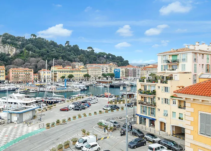 Apartmán Sunlight - Archibald - Port Area, 2 Bedrooms, Stunning With Balcony & Parking Nice