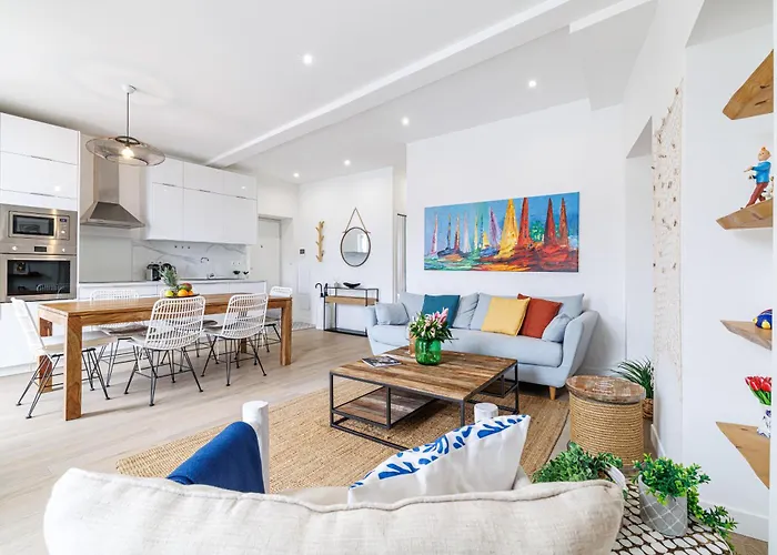 Sunlight - Archibald - Port Area, 2 Bedrooms, Stunning With Balcony & Parking * Nice