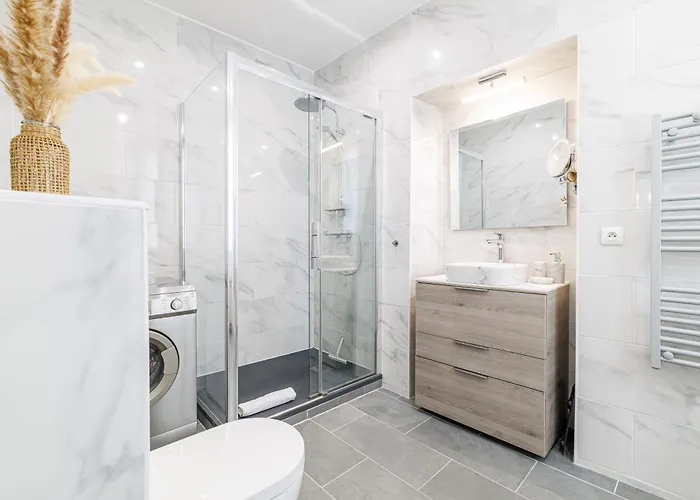 Sunlight - Archibald - Port Area, 2 Bedrooms, Stunning With Balcony & Parking Nice