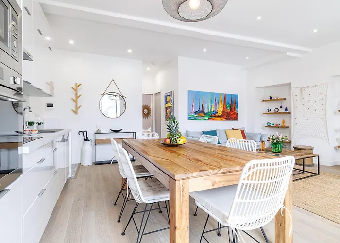 Sunlight - Archibald - Port Area, 2 Bedrooms, Stunning With Balcony & Parking Apartmán *