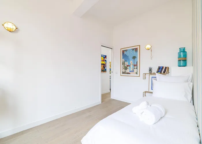 Sunlight - Archibald - Port Area, 2 Bedrooms, Stunning With Balcony & Parking Apartmán