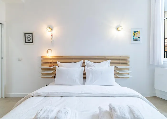 Sunlight - Archibald - Port Area, 2 Bedrooms, Stunning With Balcony & Parking * Nice