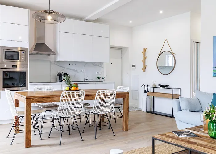 Apartmán Sunlight - Archibald - Port Area, 2 Bedrooms, Stunning With Balcony & Parking