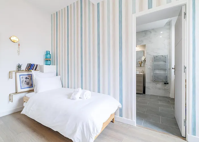 Sunlight - Archibald - Port Area, 2 Bedrooms, Stunning With Balcony & Parking Apartmán *